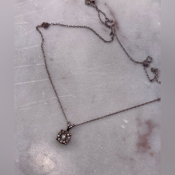 Diamond/silver circle necklace pendent w/ chain - Picture 2 of 4